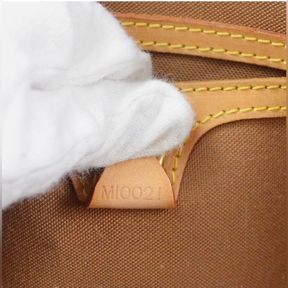 Louis Vuitton Ellipse MM Monogrammed Bag - Picture 15 of 15